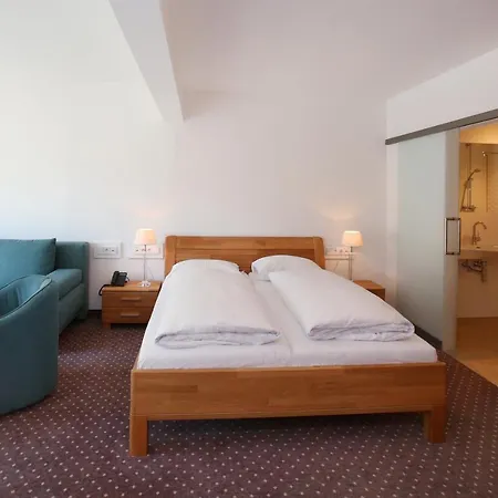 Lukashansl Hotel