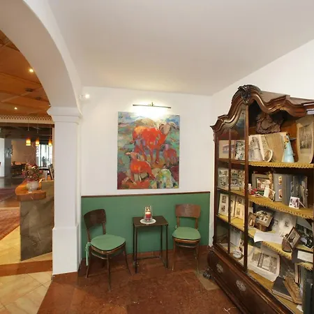 Lukashansl Hotel