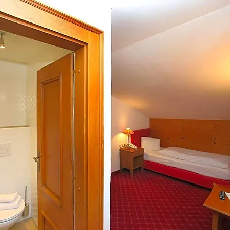 Lukashansl Hotell 3*